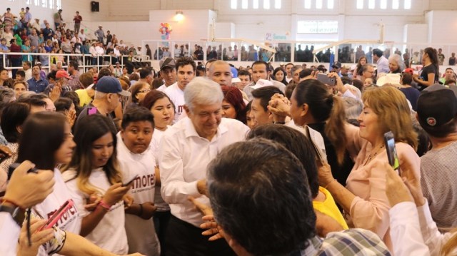 AMLO: GOBIERNO DE CARNE Y&nbsp;HUESO